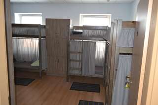 Хостелы Maverick Тернополь Спальное место на двухъярусной кровати в общем номере для мужчин и женщин-2