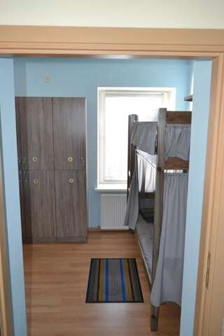 Хостелы Maverick Тернополь Спальное место на двухъярусной кровати в общем номере для мужчин и женщин-1
