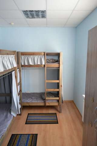 Хостелы Maverick Тернополь Спальное место на двухъярусной кровати в общем номере для женщин-2